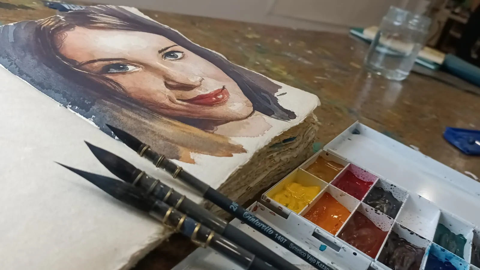 Retrato en acuarela con la caja de pastillas