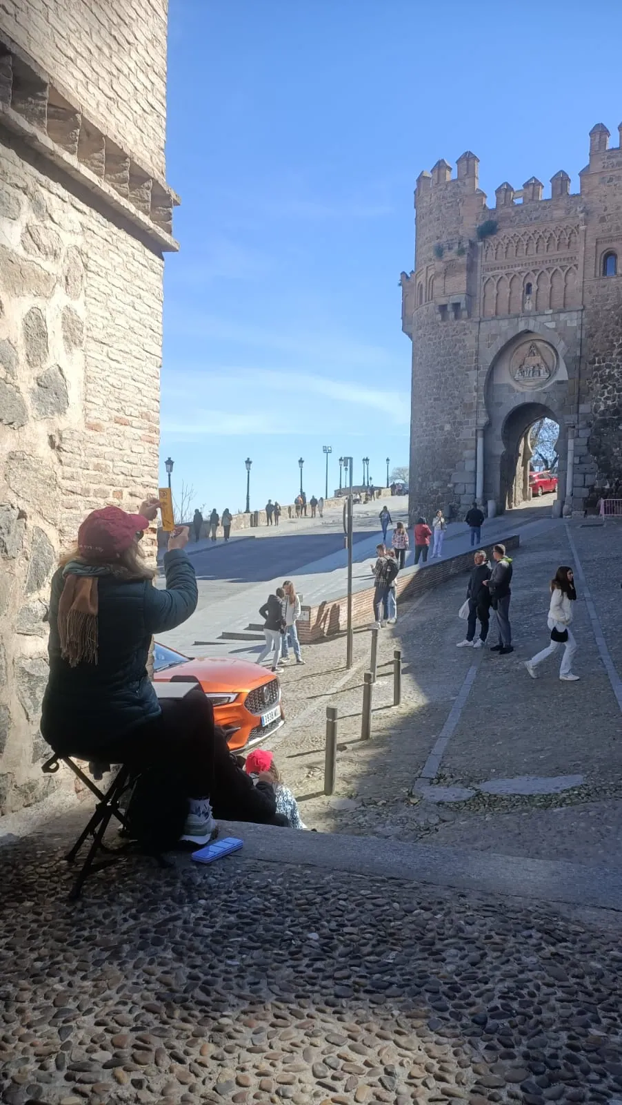 Dibujando junto a la muralla