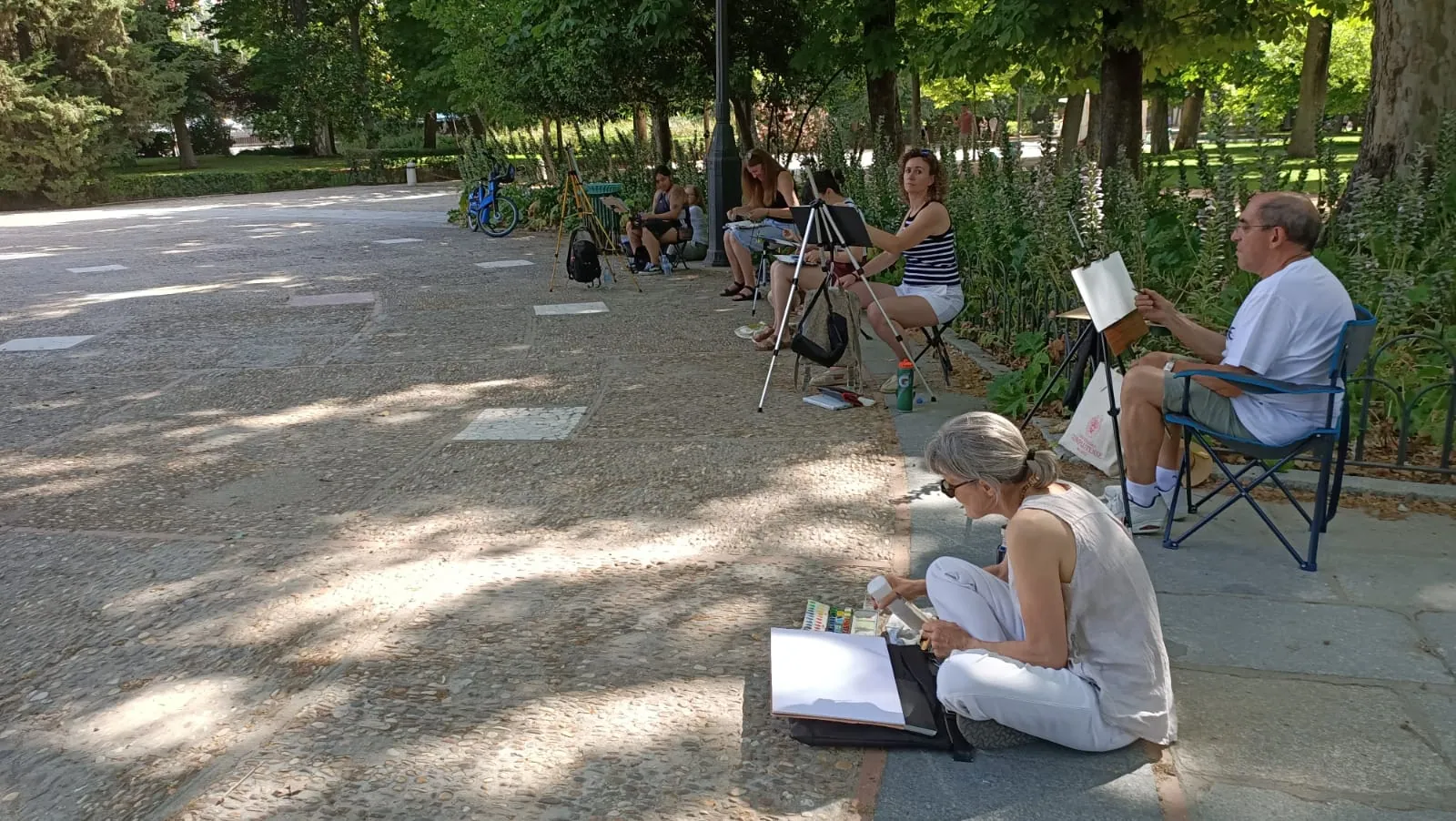 Dibujando en el parque